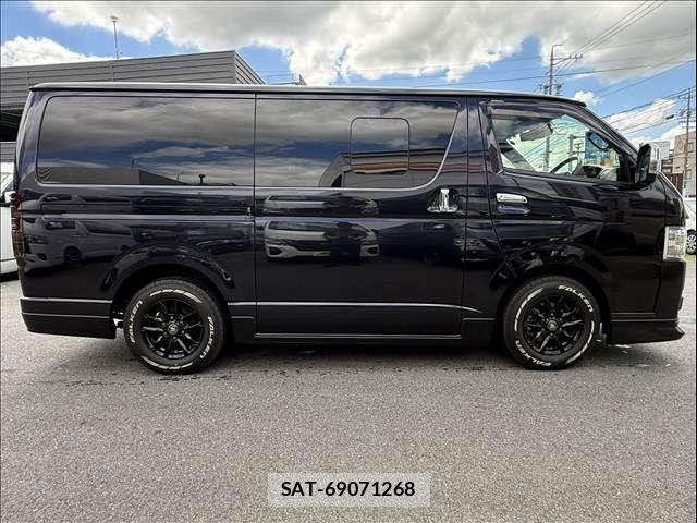 Toyota HIACE VAN 2023-03 8882656-12