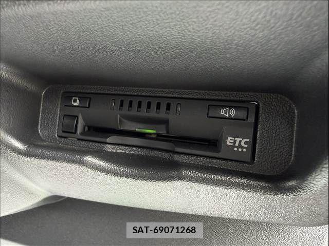 Toyota HIACE VAN 2023-03 8882656-16