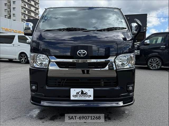 Toyota HIACE VAN 2023-03 8882656-1