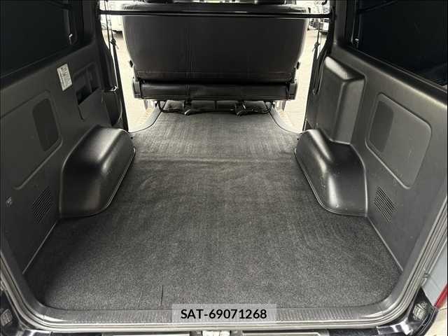 Toyota HIACE VAN 2023-03 8882656-19