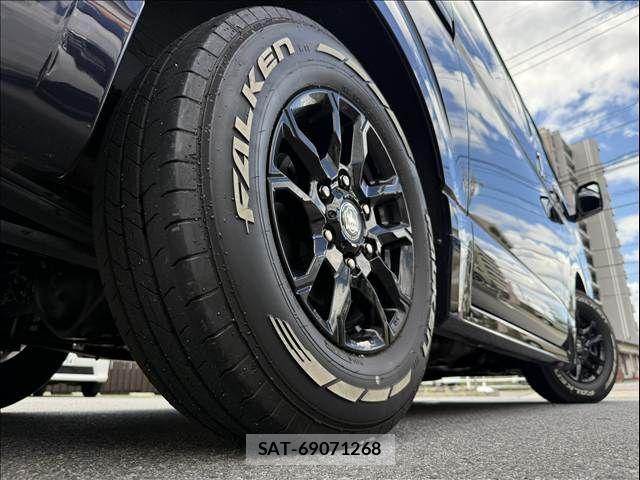 Toyota HIACE VAN 2023-03 8882656-20