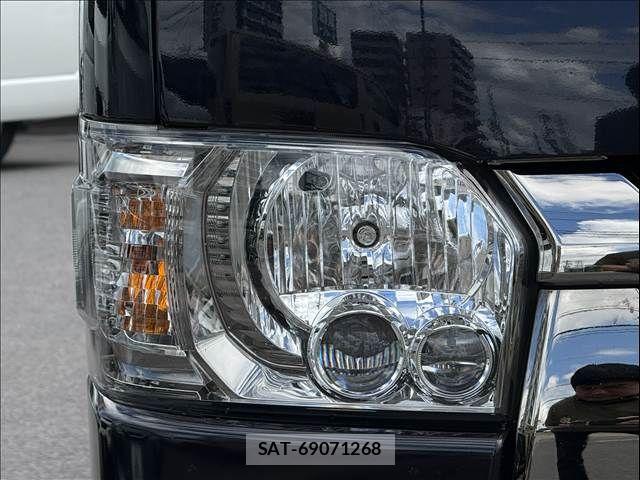 Toyota HIACE VAN 2023-03 8882656-24