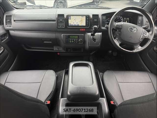 Toyota HIACE VAN 2023-03 8882656-3