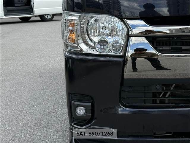 Toyota HIACE VAN 2023-03 8882656-4