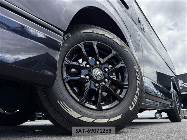 Toyota HIACE VAN 2023-03 8882656-5