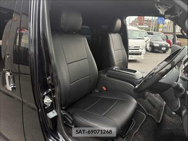 Toyota HIACE VAN 2023-03 8882656-8