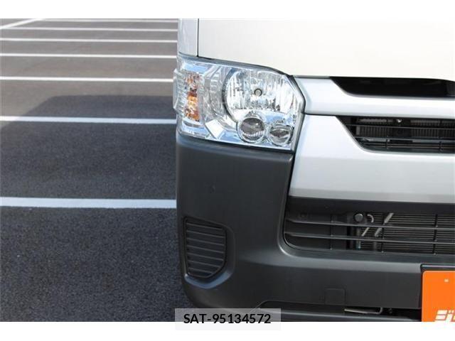 Toyota HIACE VAN 2025-06 8882659-9