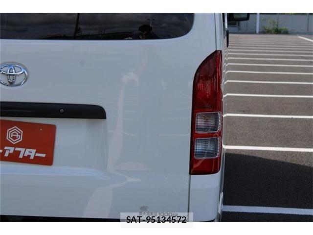 Toyota HIACE VAN 2025-06 8882659-18