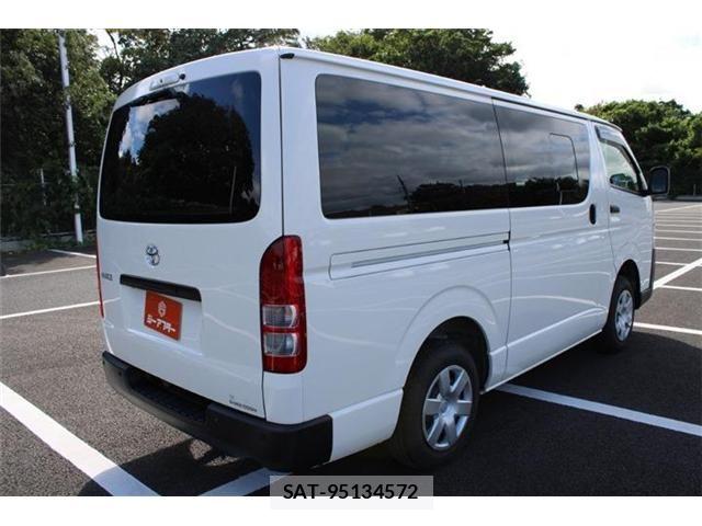 Toyota HIACE VAN 2025-06 8882659-21