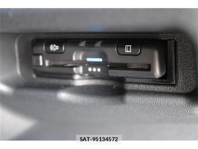 Toyota HIACE VAN 2025-06 8882659-6
