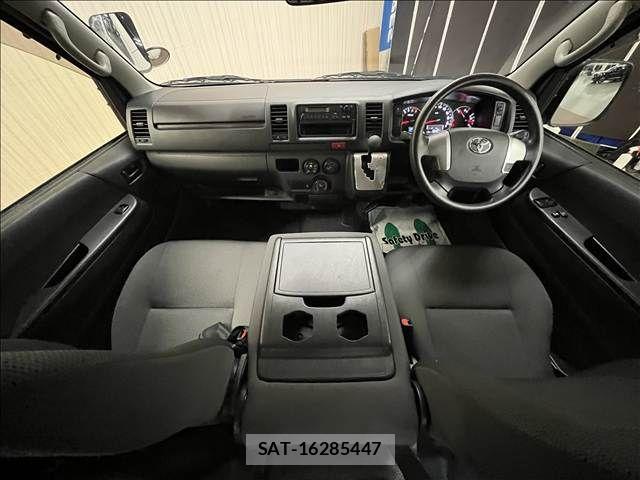 Toyota HIACE VAN 2020-04 8882660-9