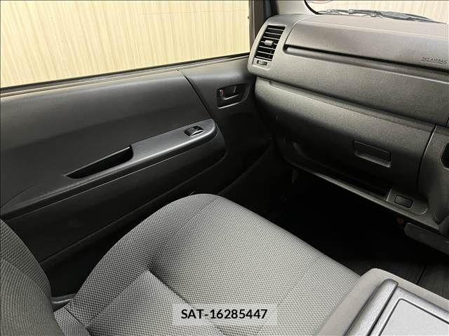 Toyota HIACE VAN 2020-04 8882660-10