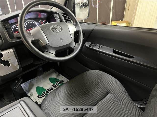 Toyota HIACE VAN 2020-04 8882660-11
