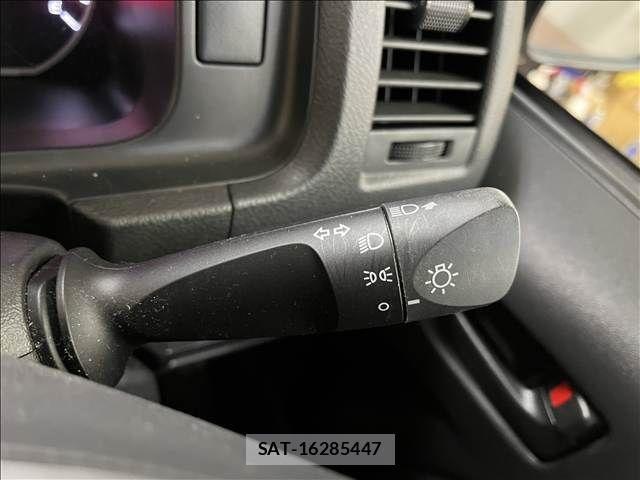 Toyota HIACE VAN 2020-04 8882660-14