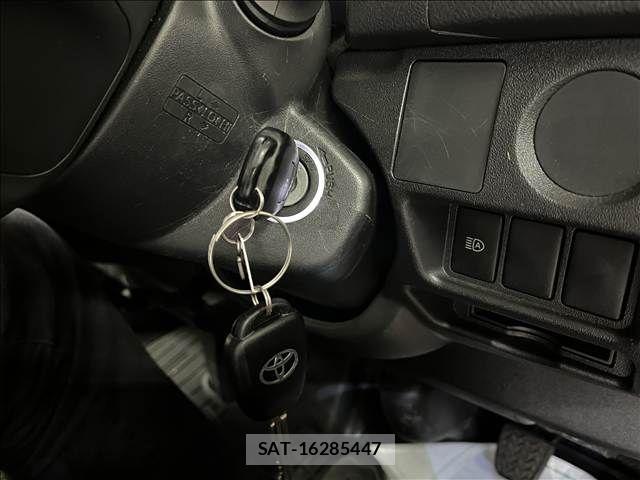 Toyota HIACE VAN 2020-04 8882660-17