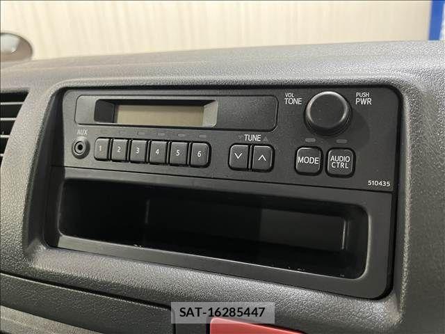 Toyota HIACE VAN 2020-04 8882660-21