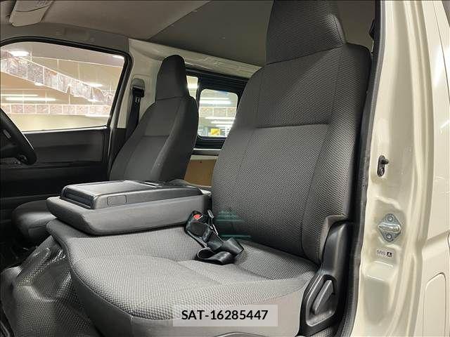 Toyota HIACE VAN 2020-04 8882660-25