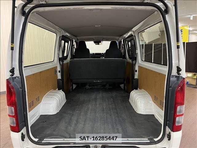 Toyota HIACE VAN 2020-04 8882660-26