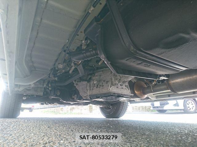 Toyota HIACE VAN 2021-04 8884499-25