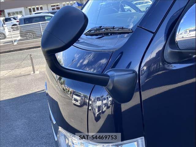 Toyota HIACE VAN 2018-03 8884497-27
