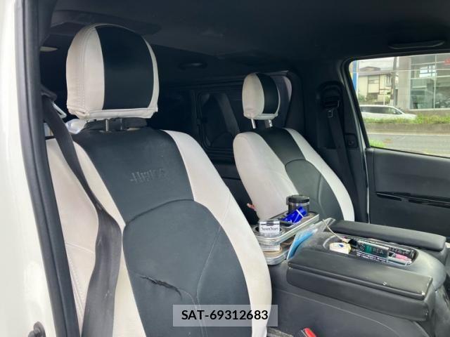 Toyota HIACE VAN 2020-10 8884498-11