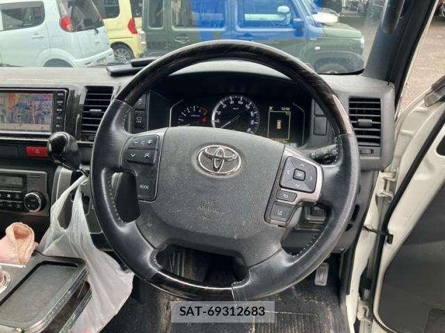 Toyota HIACE VAN 2020-10 8884498-14