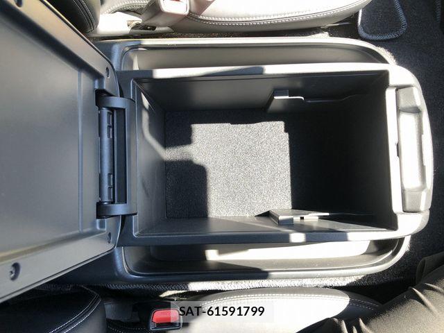 Toyota HIACE VAN 2023-03 8884495-25