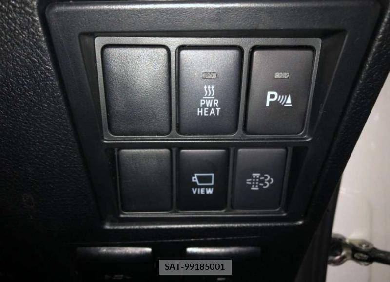Toyota HILUX 2024-04 1077071-9