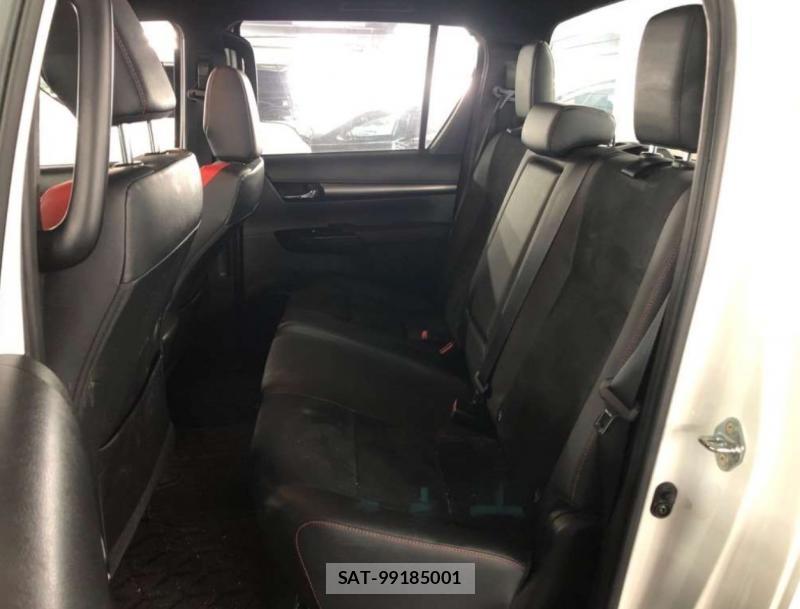 Toyota HILUX 2024-04 1077071-12