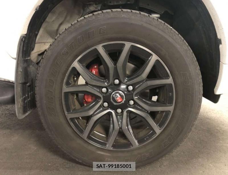 Toyota HILUX 2024-04 1077071-13