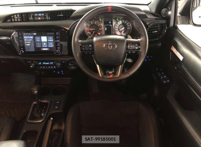 Toyota HILUX 2024-04 1077071-7