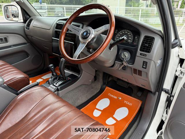 Toyota HILUX SURF 2002-03 8210728-23