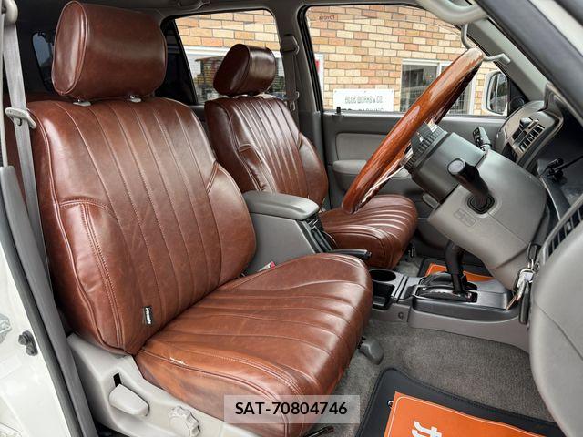Toyota HILUX SURF 2002-03 8210728-24