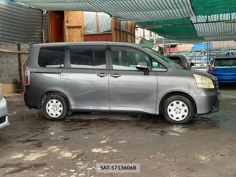 Toyota NOAH 2009 482748-1