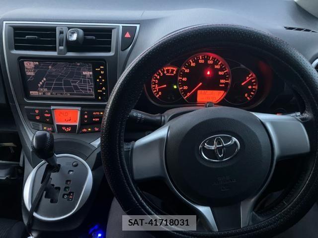 Toyota RACTIS 2011-06 7226304-4