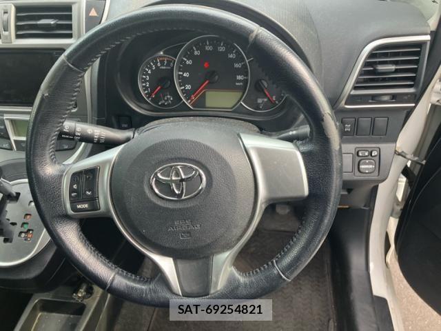 Toyota RACTIS 2012-03 7226302-10