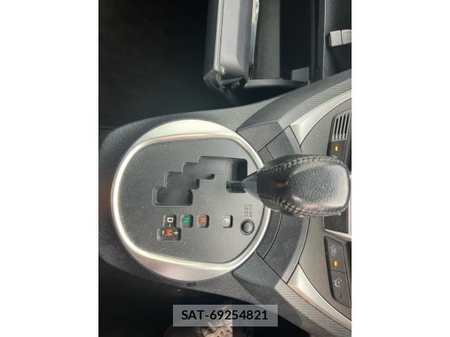 Toyota RACTIS 2012-03 7226302-12