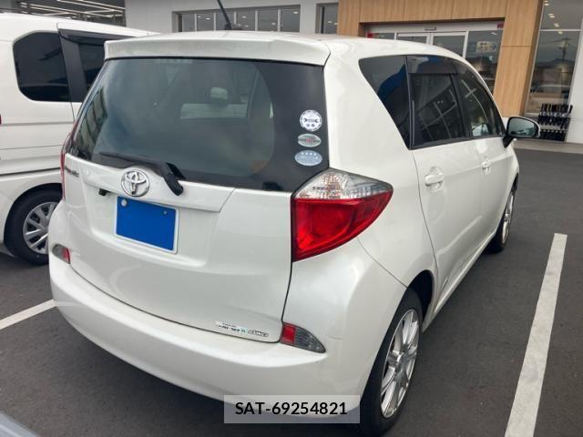 Toyota RACTIS 2012-03 7226302-18