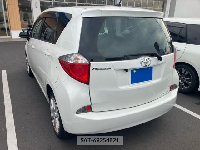 Toyota RACTIS 2012-03 7226302-19