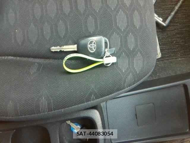 Toyota RACTIS 2013-06 7226303-4