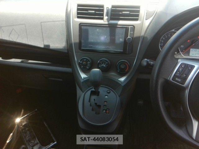 Toyota RACTIS 2013-06 7226303-5
