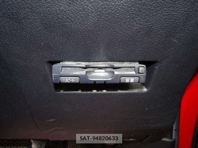 Toyota RACTIS 2013-07 7330757-26