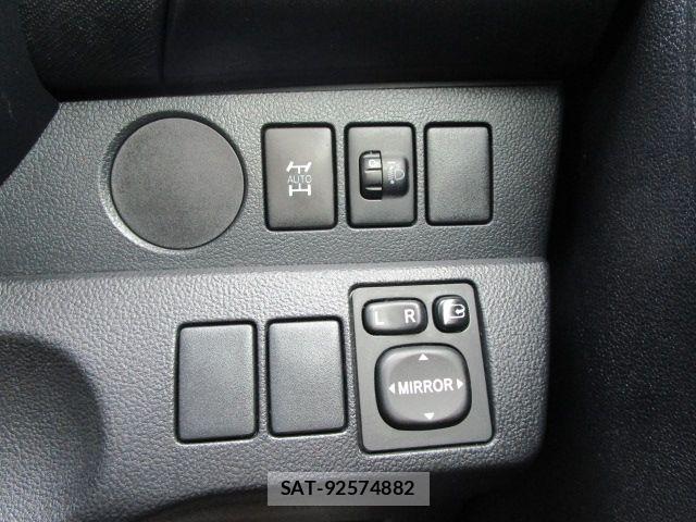 Toyota RACTIS 2012-03 7620898-10