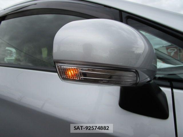 Toyota RACTIS 2012-03 7620898-12