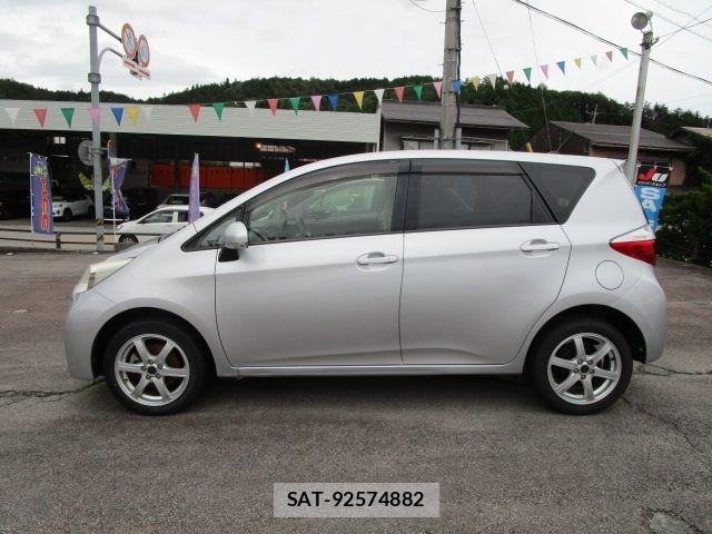 Toyota RACTIS 2012-03 7620898-1