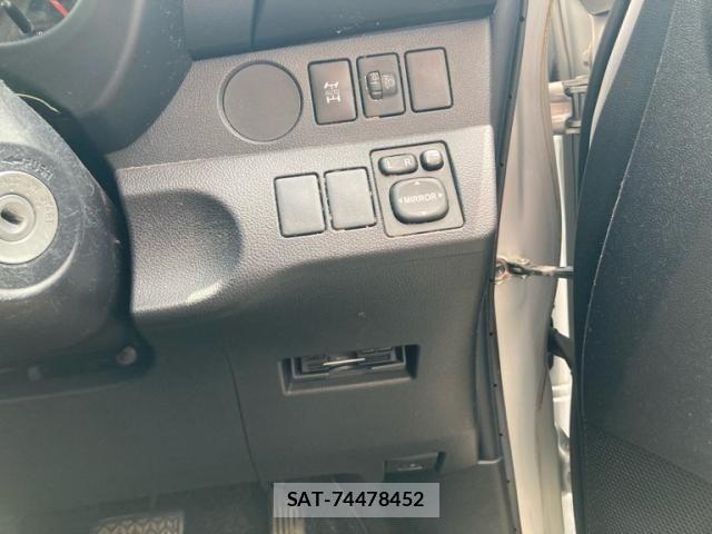 Toyota RACTIS 2011-05 7789967-19
