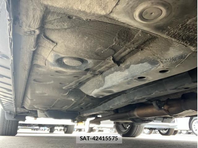 Toyota RACTIS 2015-07 8038856-14