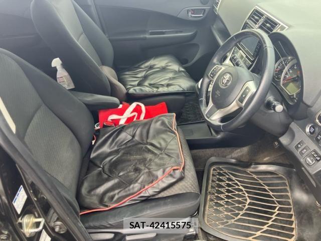 Toyota RACTIS 2015-07 8038856-17