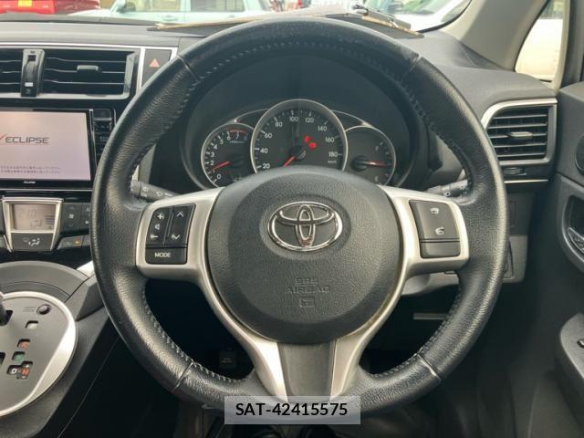 Toyota RACTIS 2015-07 8038856-21