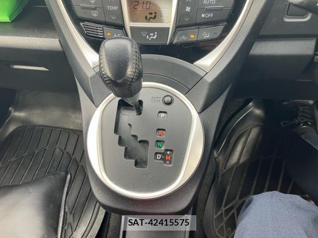 Toyota RACTIS 2015-07 8038856-24